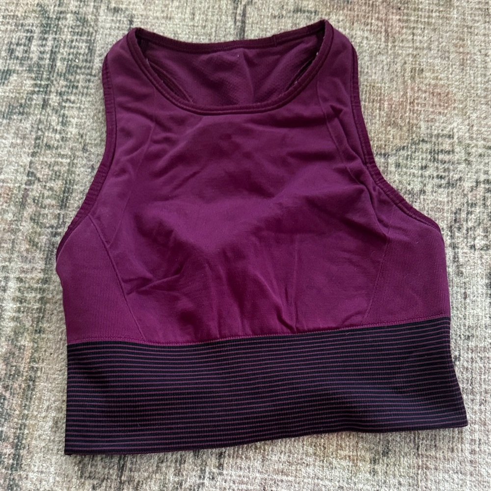 Lululemon sports bra